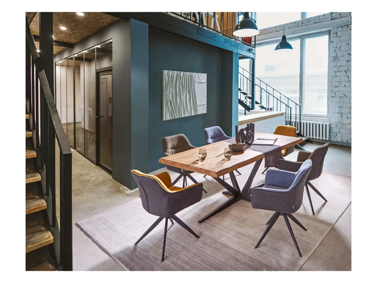 Silla tapizada Akita giratoria verde-negro