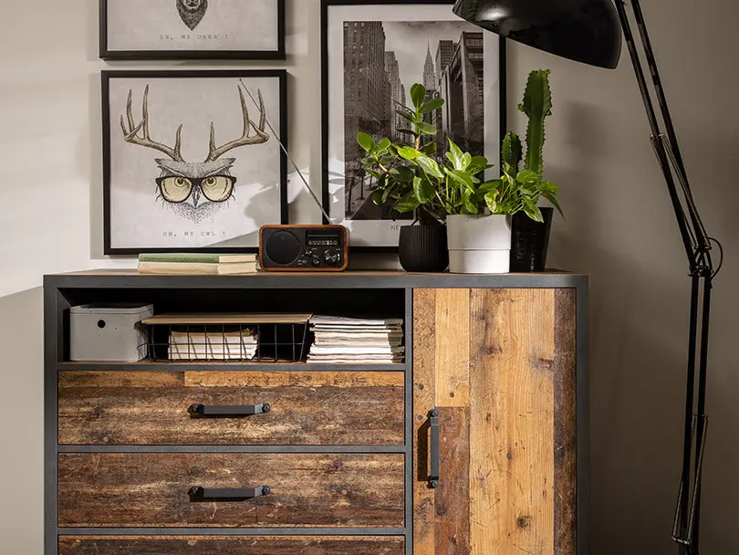 Cómoda Weston 131 cm con puertas 3 cajones y estante pino old style