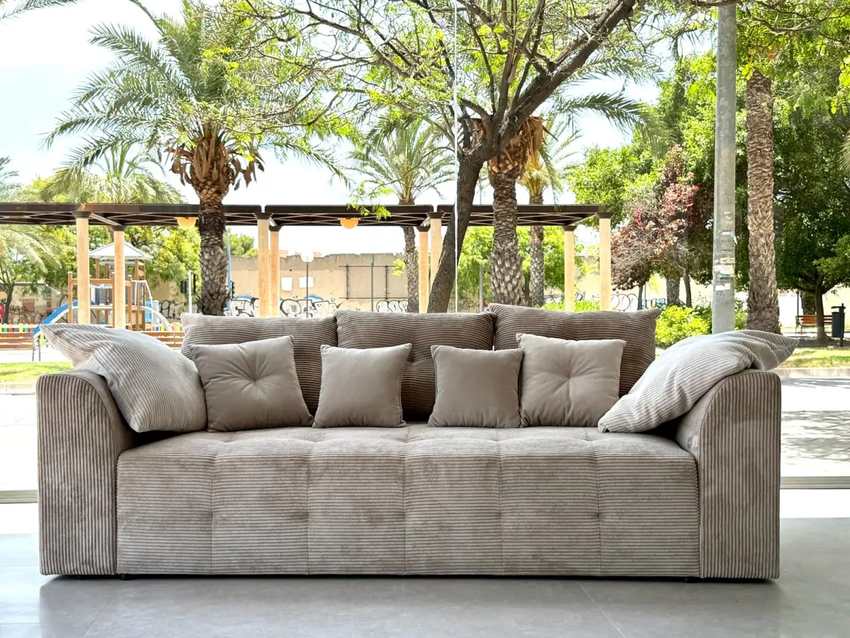 Sofá cama de tres plazas Royal IV convertible con arcón, pana, beige