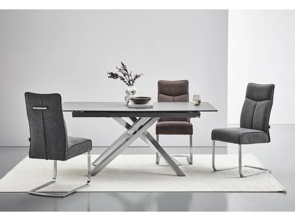 Silla tapizada Buffy marrón con base de patín