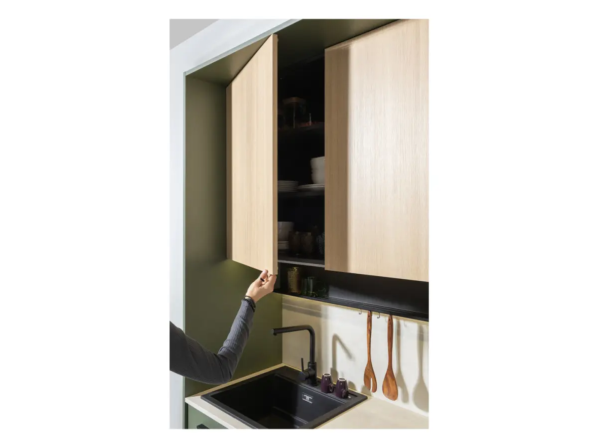 Iluminación LED con estante 210 cm para cocina Milino negra