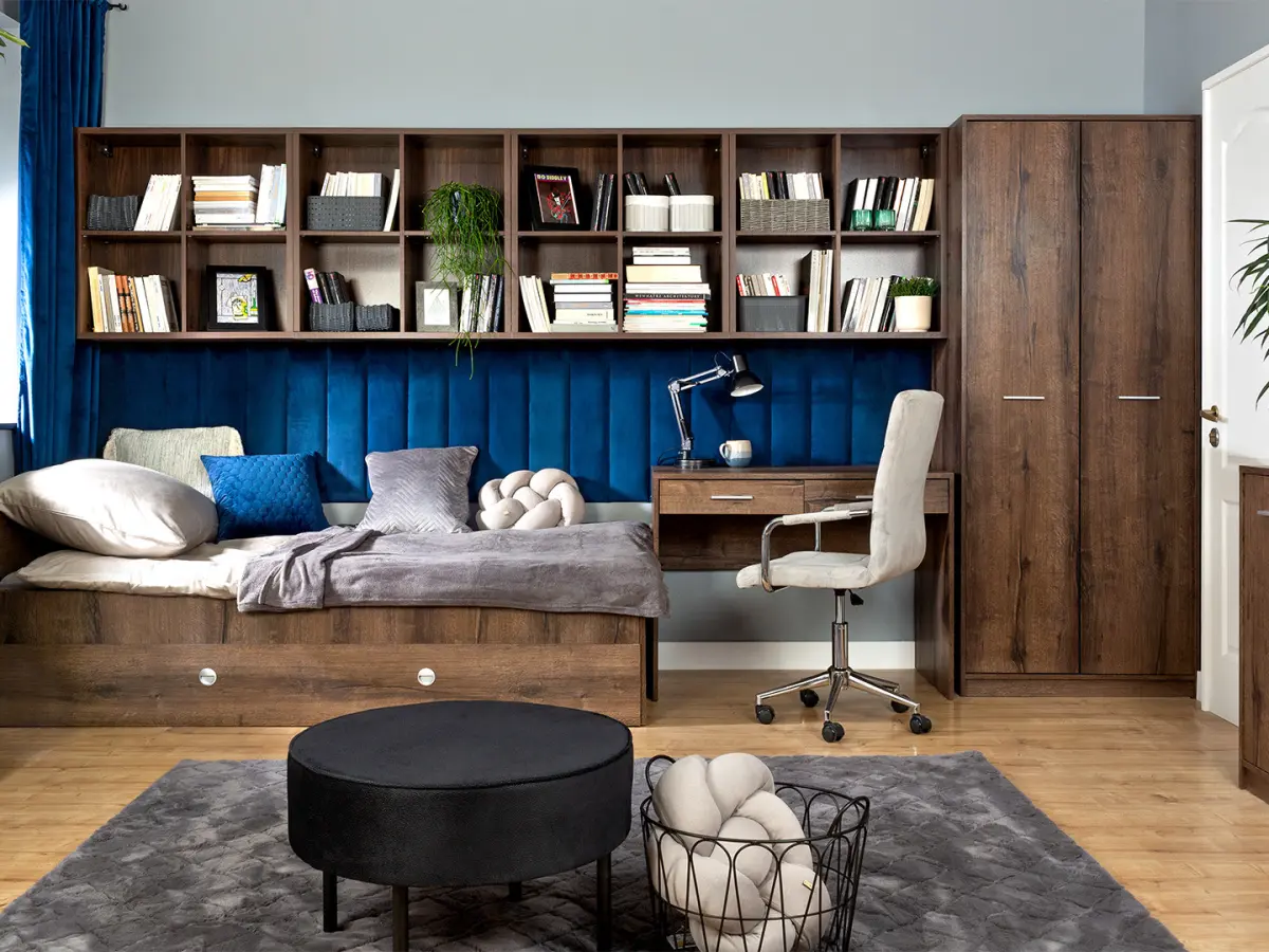 Cómoda Nepo Plus 119 cm con 2 puertas y 4 cajones roble noble