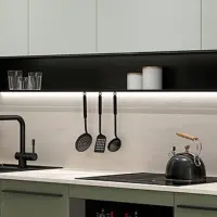 Iluminación LED con estante 210 cm para cocina Milino negra