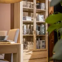 Vitrina Kaspian 90 cm con 2 puertas y 2 cajones roble sonoma