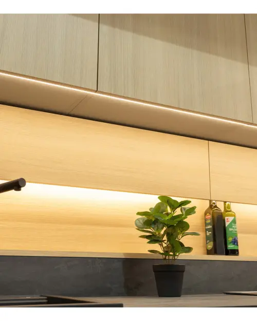 Iluminación LED con estante de 225 cm para cocina Milino negro