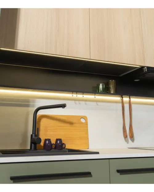 Iluminación LED con estante 210 cm para cocina Milino negra